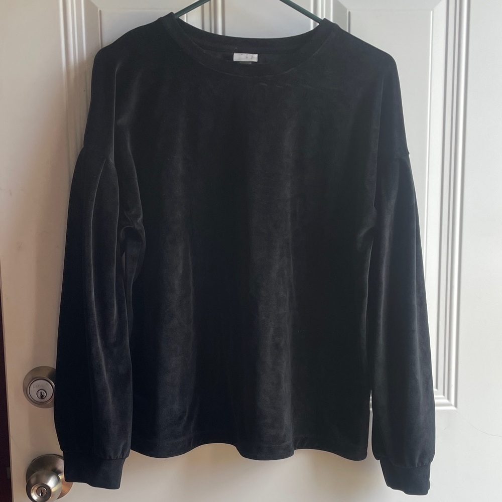 Black Long Sleeve Sweatshirt